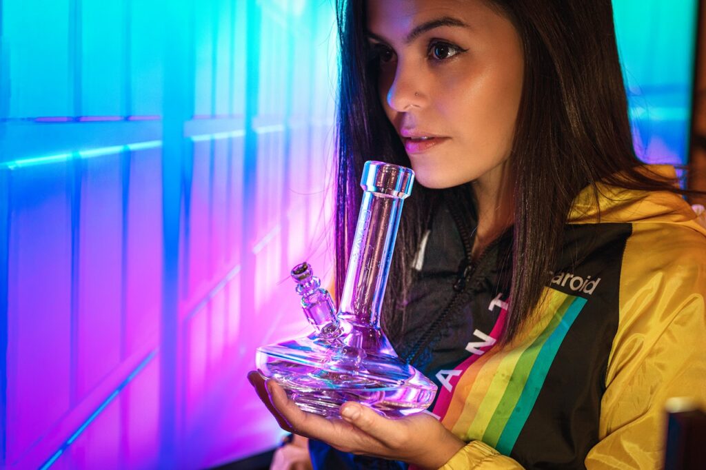 Bong or Pipe: Which is Better for Beginners?